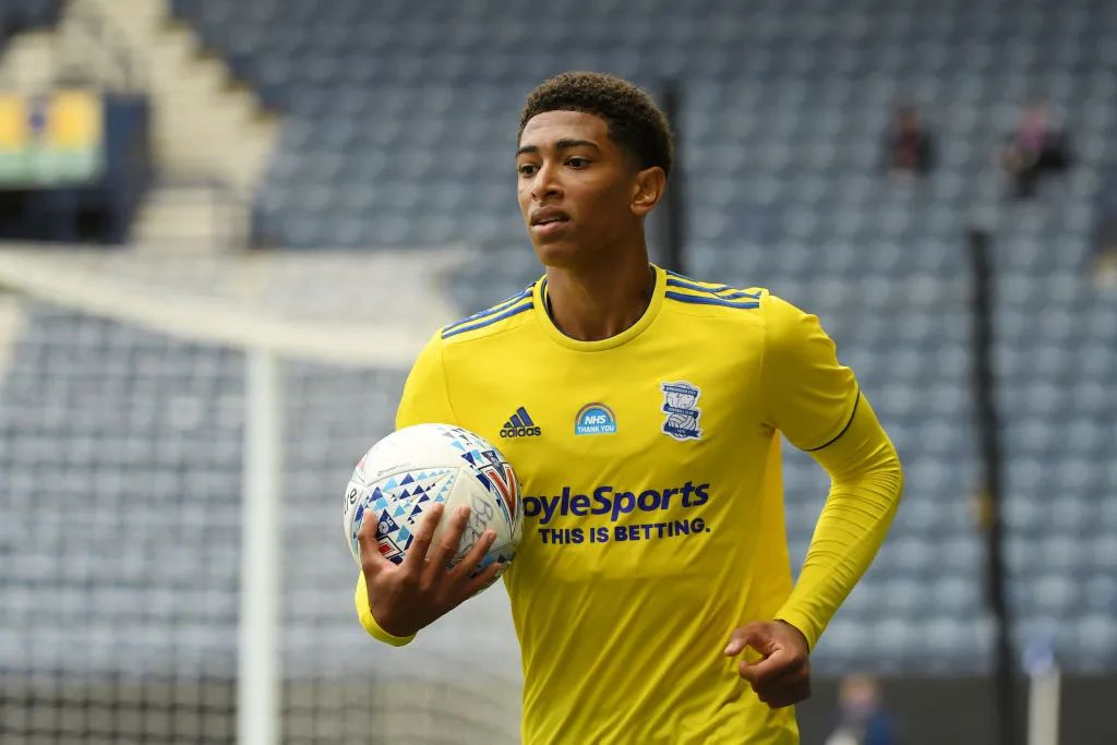 德甲战报：曼卡、斯基默破门，海登海姆2-1战胜弗赖堡（德甲速递：曼卡与斯基默建功，海登海姆2-1力克弗赖堡）