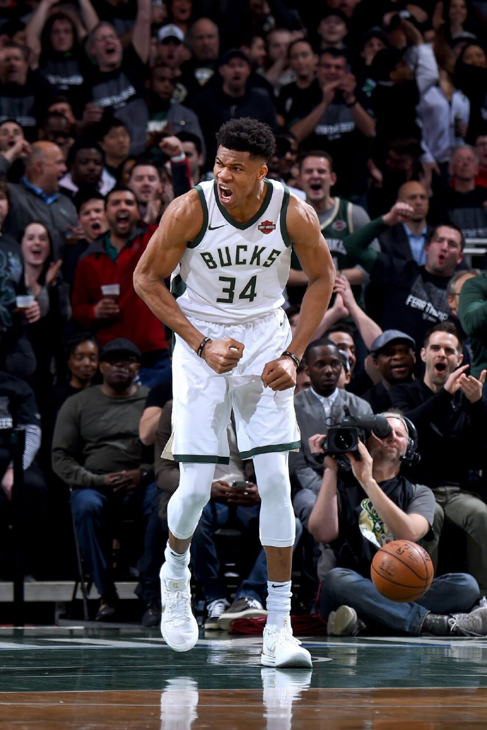 斯科尔斯、卡拉格都认为：哈白布是足球历史上最佳中场组合（斯科尔斯与卡拉格一致认为：哈白布是足坛史上最强中场组合）