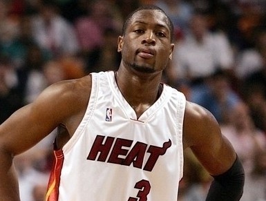 港陆同心赓续体育情，白发映蓝甲“让他们不想家”（港陆携手共续体坛情，银发映蓝甲“让他们不想家”）