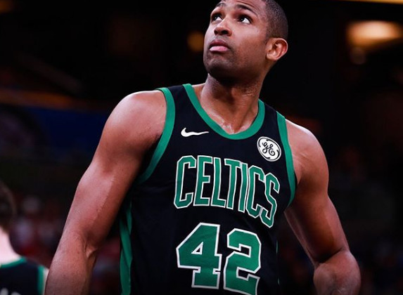 足球英超球队内部录像流出，球员争吵曝光（英超俱乐部内部视频泄露，球员争执画面曝光）