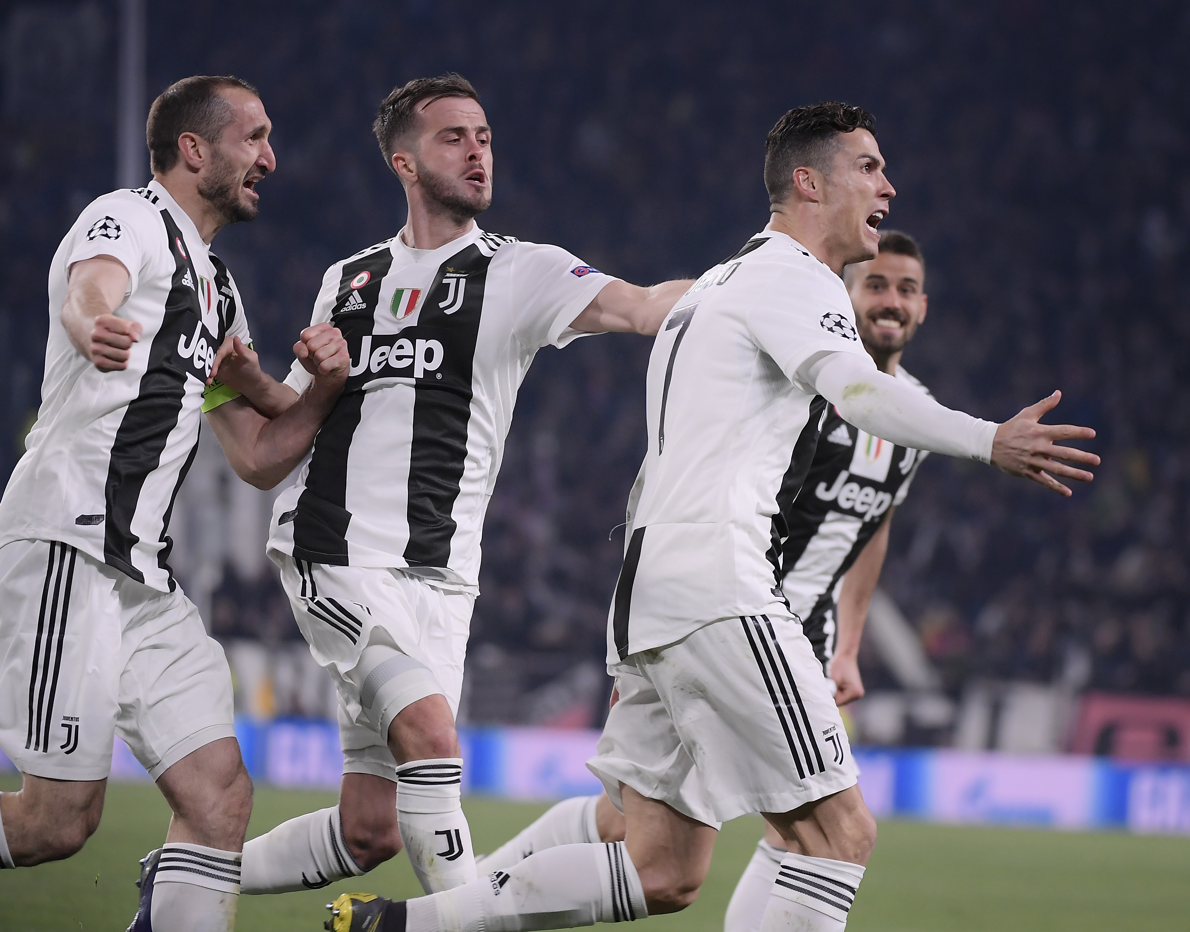 孔帕尼：阿方索等人复出的故事，是我们点燃团队精神的新火焰（孔帕尼：阿方索等将士伤愈归来，点燃团队新士气）