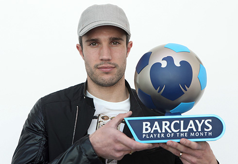 穆斯卡特获赠定制竹刻画像，印有本人形象和冠军奖杯（穆斯卡特获赠定制竹刻肖像，镌刻本人形象与冠军奖杯）