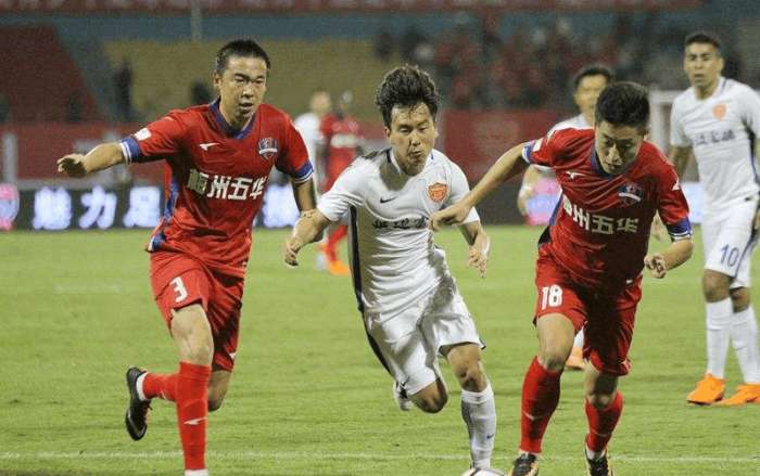 麦克阿瑟vs布里斯班狮吼因闪电延迟，开球时间待定（闪电导致麦克阿瑟对阵布里斯班狮吼比赛推迟，开球时间未定）