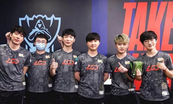 多面性使得 多面性使得